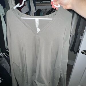 Gray V-Neck Long Sleeve Top